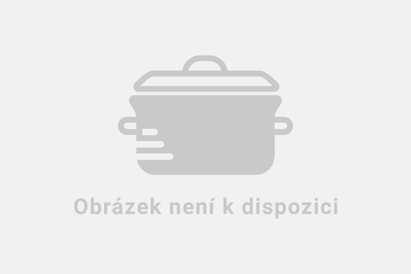 Zapečená bageta plněná roastbeefem, ementálem, kysaným zelím a majonézou s okurkami, chilli a křenem